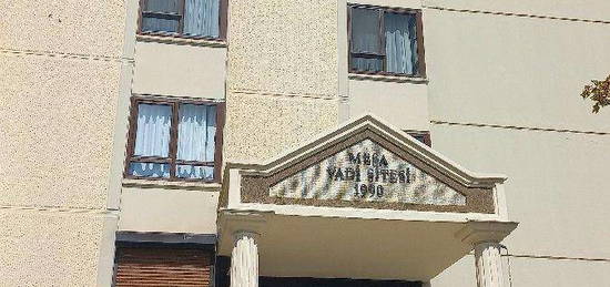 Koza Caddesine  yakn MESA VADI SITESI'nde 5+1 ift banyolu Asansorlu Havuzlu