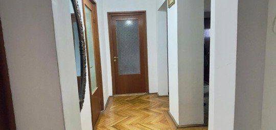 Apartament cu 4 camere decomandat