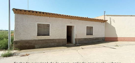 Casa de pueblo en venta en calle Afueras, 14