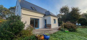 À Camoël, maison de 130 m2, 3 chambres au calme sur terrain arboré de 2426  m2