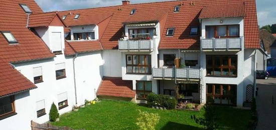 Stilvolle und geräumige 3-Zimmer-Wohnung mit Einbauküche und  Balkon in Karben