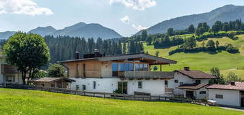 Idyllisch gelegenes Landhaus mit traumhaftem Panoramablick ( 05153 )