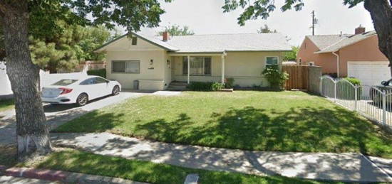 803 W Clinton Ave, Fresno, CA 93705