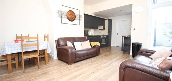 Flat to rent in Glenthorn Road, Jesmond, Newcastle Upon Tyne NE2