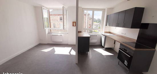 Bel appartement T2 bis, avec terrain, terrasse et abri de jardin