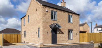 3 bedroom detached house