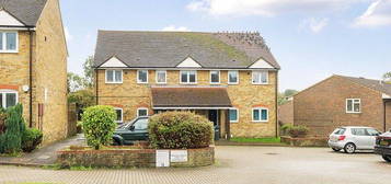 Flat for sale in Cheam Close, Tadworth, Surrey. KT20