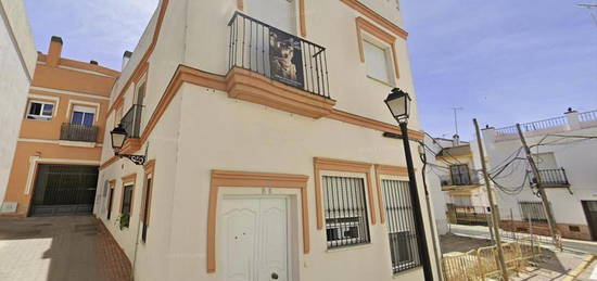 Piso en venta en  Alvarez Quintero, Sanlúcar la Mayor