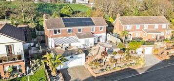 4 bed detached house for sale