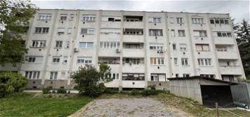 Kaposvár városközpontjában a Fő utcán eladó egy 52,5 m2-s, 2 szoba +