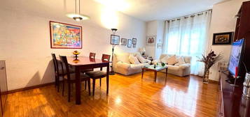 Piso en venta en Rambla Badal, Sants