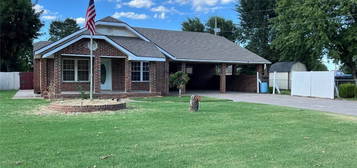 314 S North St, Minco, OK 73059