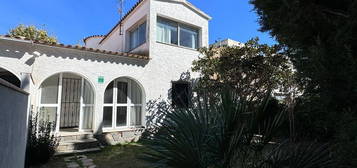 Chalet pareado en venta en calle Pení