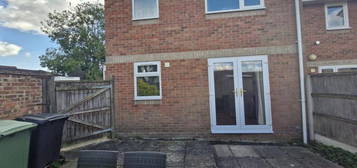 1 bedroom semi-detached house to rent