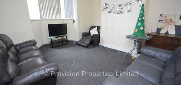 7 bed terraced house to rent