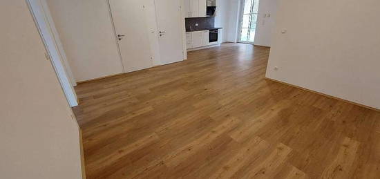 neue Wohnung 81 m² mit 14 m² Terrasse in schönem Gutshof