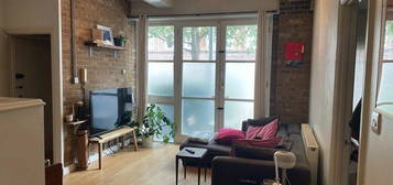 Flat to rent in Barnabas Road, London E9