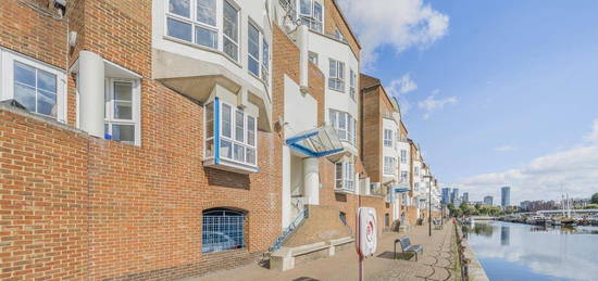 Flat for sale in Finland Street, Rotherhithe SE16