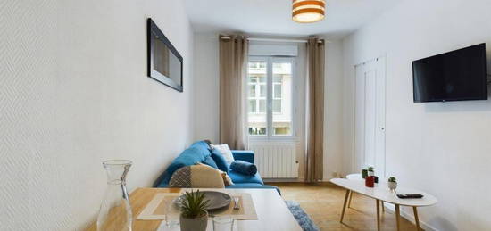 Studio meublé  à louer, 1 pièce, 27 m², Étage 2/–