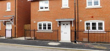 3 bedroom end of terrace house