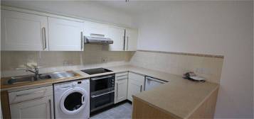Flat to rent in Wyvern Place, Green Lane, Addlestone, Surrey KT15