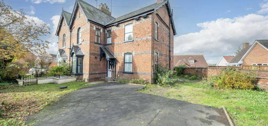 5 bedroom semi-detached house