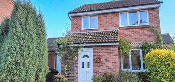 3 bedroom link detached house for sale