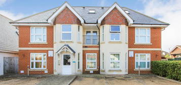 Flat to rent in Wynn Road, Tankerton, Whitstable CT5