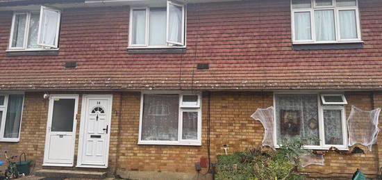 Flat for sale in Heath Close, Harlington, Hayes UB3