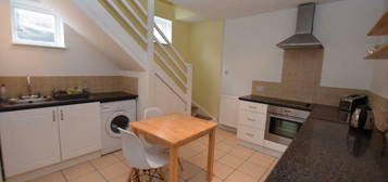 1 bedroom detached house