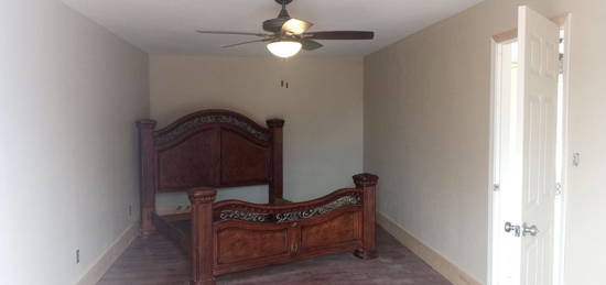 1144 Mimbres St SW, Albuquerque, NM 87121