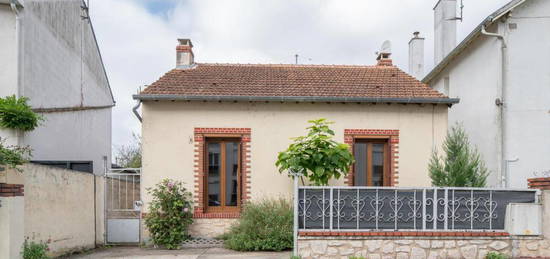 Saint-Jean de la Ruelle ,  85 rue Gambetta, Maison avec jardin