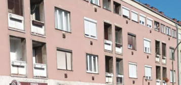 Éhen Gy. téren 1,5 szobás lakás kiadó