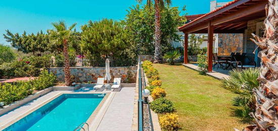 Bodrum Gmlk'de Muhteem Baheli zel Havuzlu 3+1 Villa