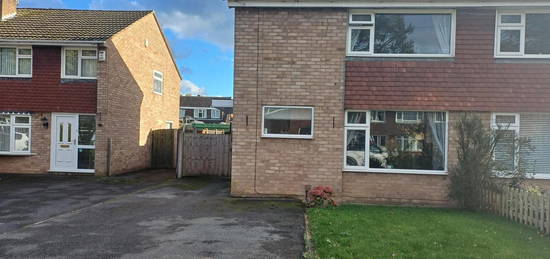 3 bed semi-detached house to rent