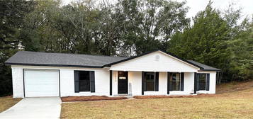 1513 W Carlisle Dr, Mobile, AL 36618