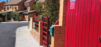 Chalet pareado en venta en calle Encinar, 28