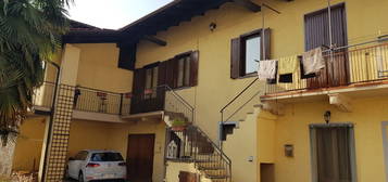 Casa di paese in vendita in via Sempione