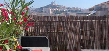 Location T2 meublé, terrasse dans le Panier