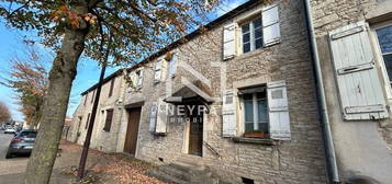 MAISON EN PIERRES AVEC PISCINE À RÉNOVER