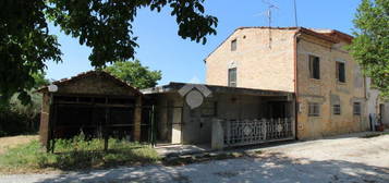 CASA SEMINDIPENDENTE A CAMPLI