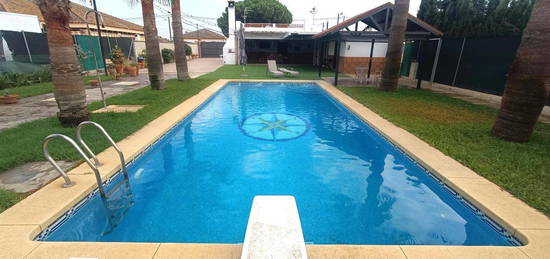 Casa o chalet en venta en Caballero Bonald - San José Obrero - Guadalcacín