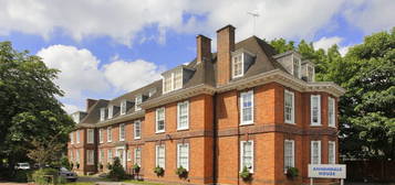 Flat for sale in West Heath Avenue, Golders Green, London NW11