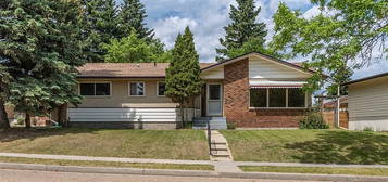 5204 SE 43rd Ave, Camrose, AB T4V 0A2