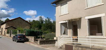 Maison au centre de Saint Laurent Sur Gorre avec grange, dépendances et terrain