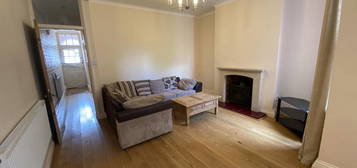 4 bedroom terraced house to rent