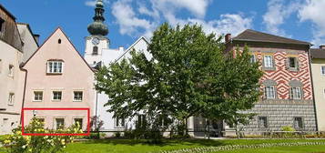 All-inclusive rental in unique location overlooking the Burggarten / All-inklusive Starterwohnung direkt am Burggarten