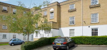 Flat to rent in Leigh Hunt Drive, Southgate N14