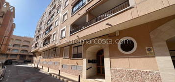 Apartamento en venta en Carrer Miguel de Unamuno, Guardamar Playa