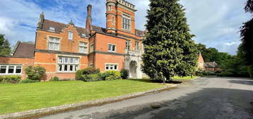 Flat to rent in Chadwick Manor, Warwick Road, Solihull, West Midlands B93